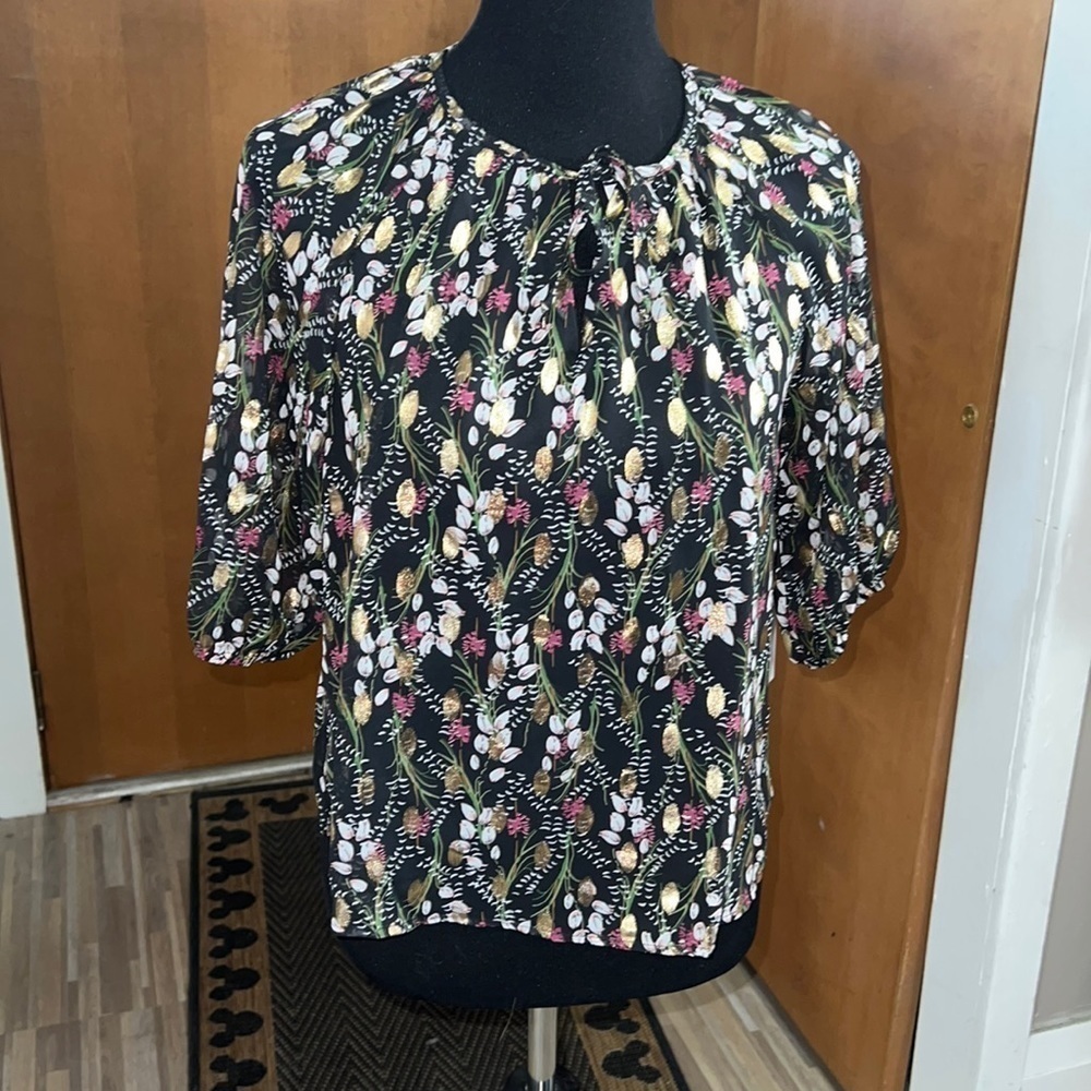 Retrology petite black floral tie neck blouse!